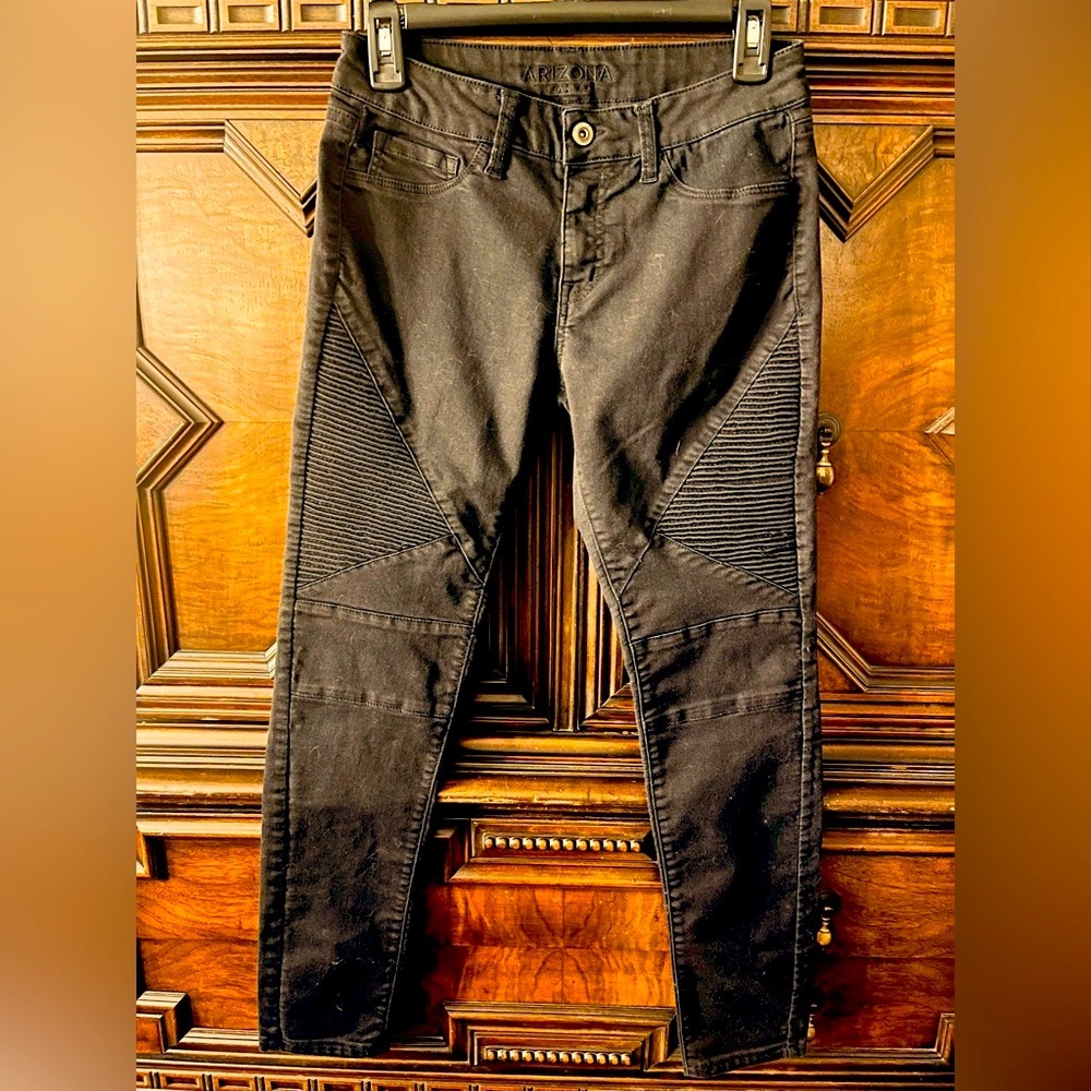 Arizona Jeans Co. Black Moto skinny jeans.  Size 7.  Excellent!